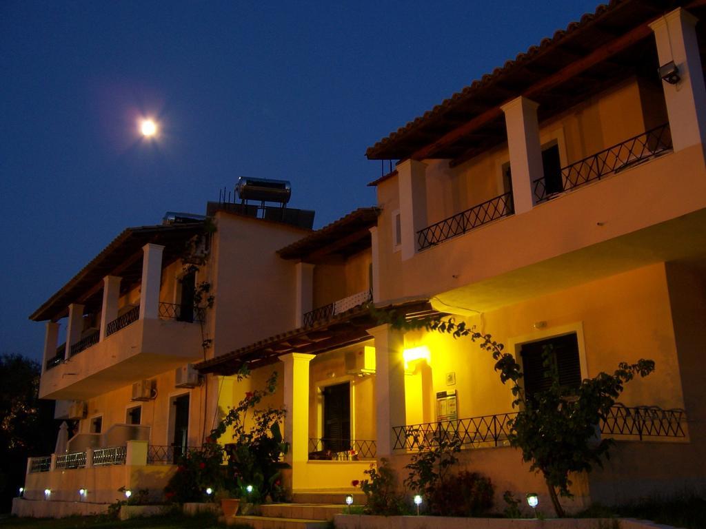 بينيتسيس Rising Sun Apartments & Studios المظهر الخارجي الصورة